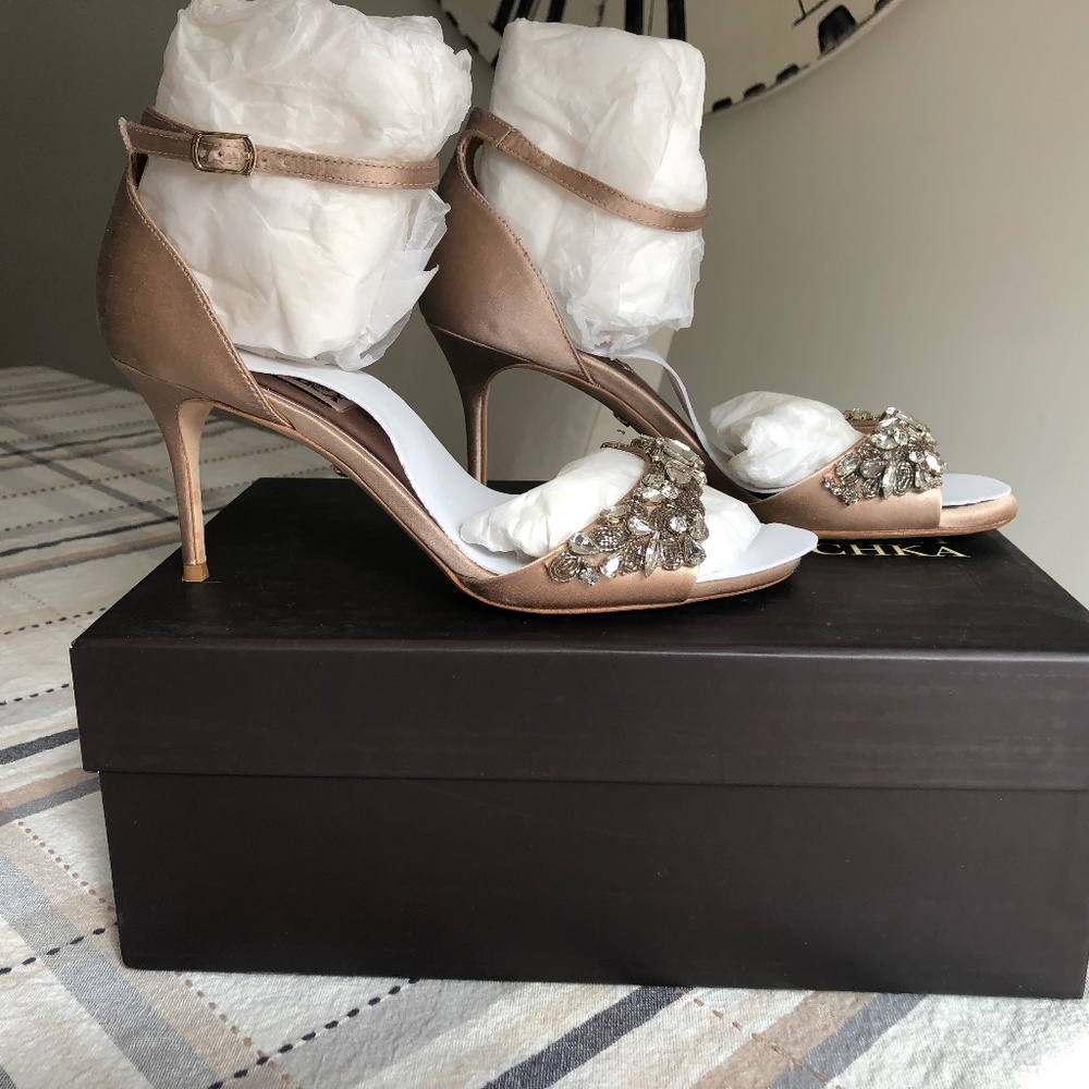 Badgley Mischka Women's Bankston Heeled Sandal, 6M, Latte